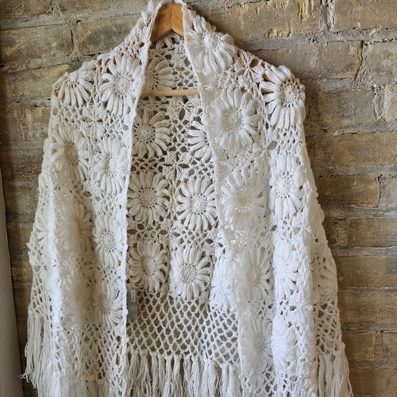 Vintage Handcrafted Crochet Flower Shall / Beach Cover-up - Picture 2 of 5